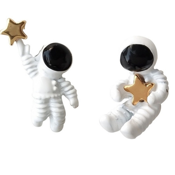 Astronaut Earrings - Picture 5 of 7